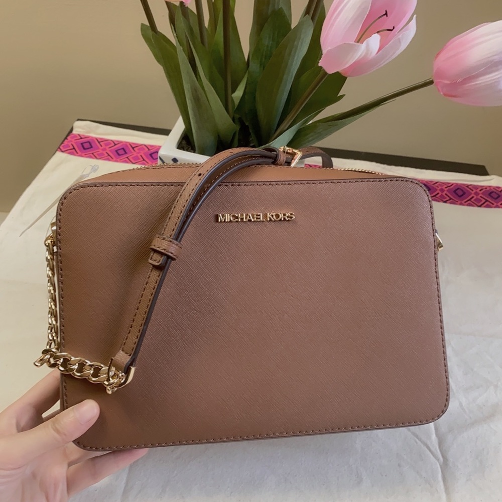 Michael Kors Jet set crossbody in luggage